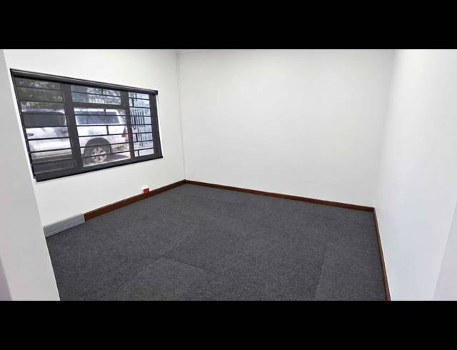 2,330M² WAREHOUSE TO LET IN RETREAT